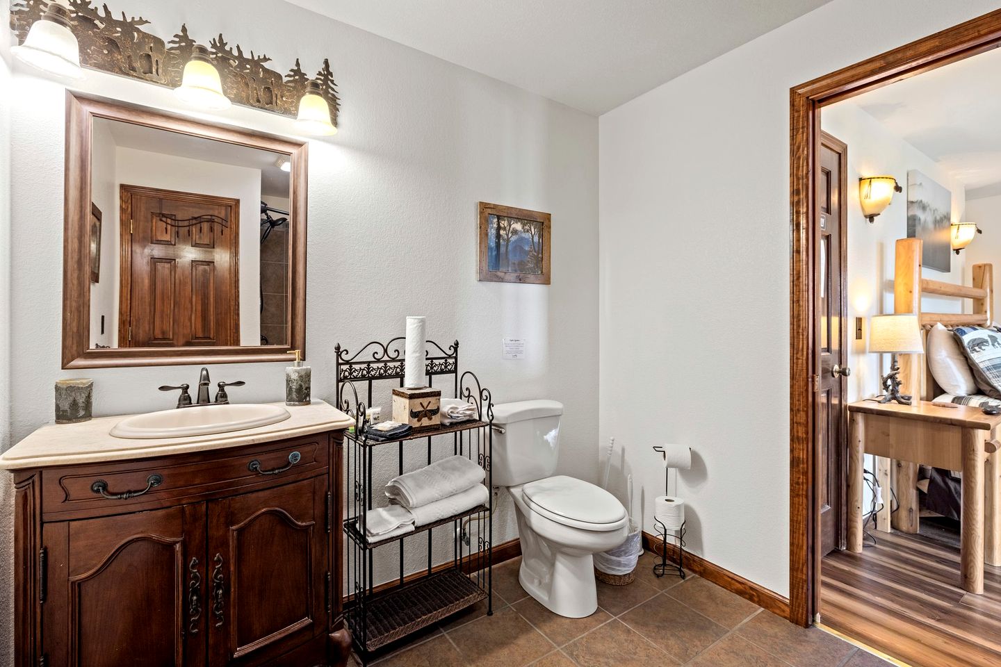 Outstanding Family Cabin with Spectacular Views, Hot-Tub, Deck and Fire Pit in NC