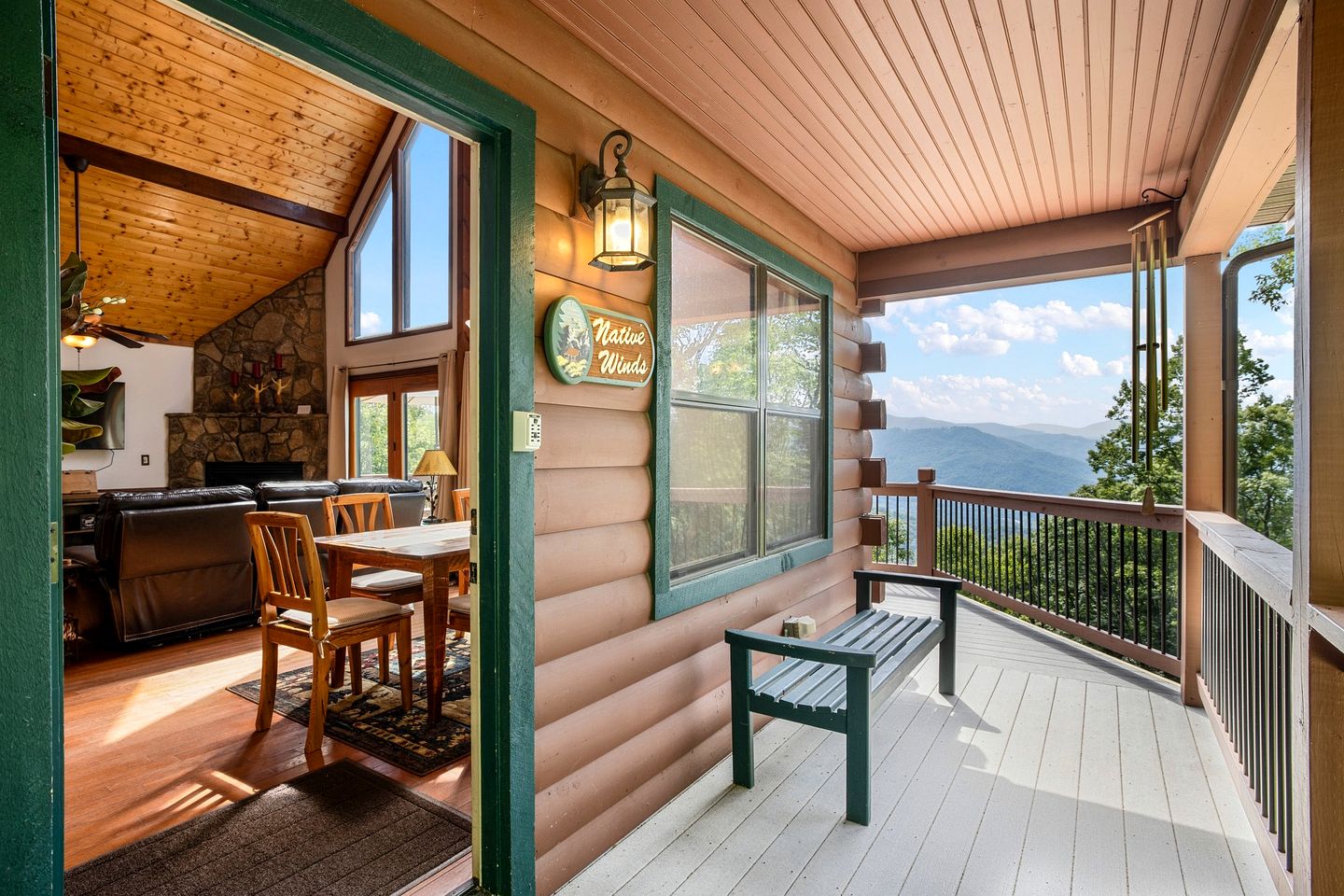 Outstanding Family Cabin with Spectacular Views, Hot-Tub, Deck and Fire Pit in NC