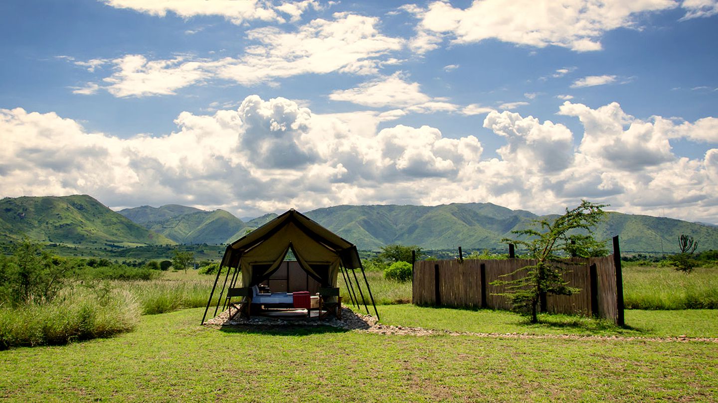 Luxury Camping Safari Tent in Stunning Queen Elizabeth National Park in Uganda