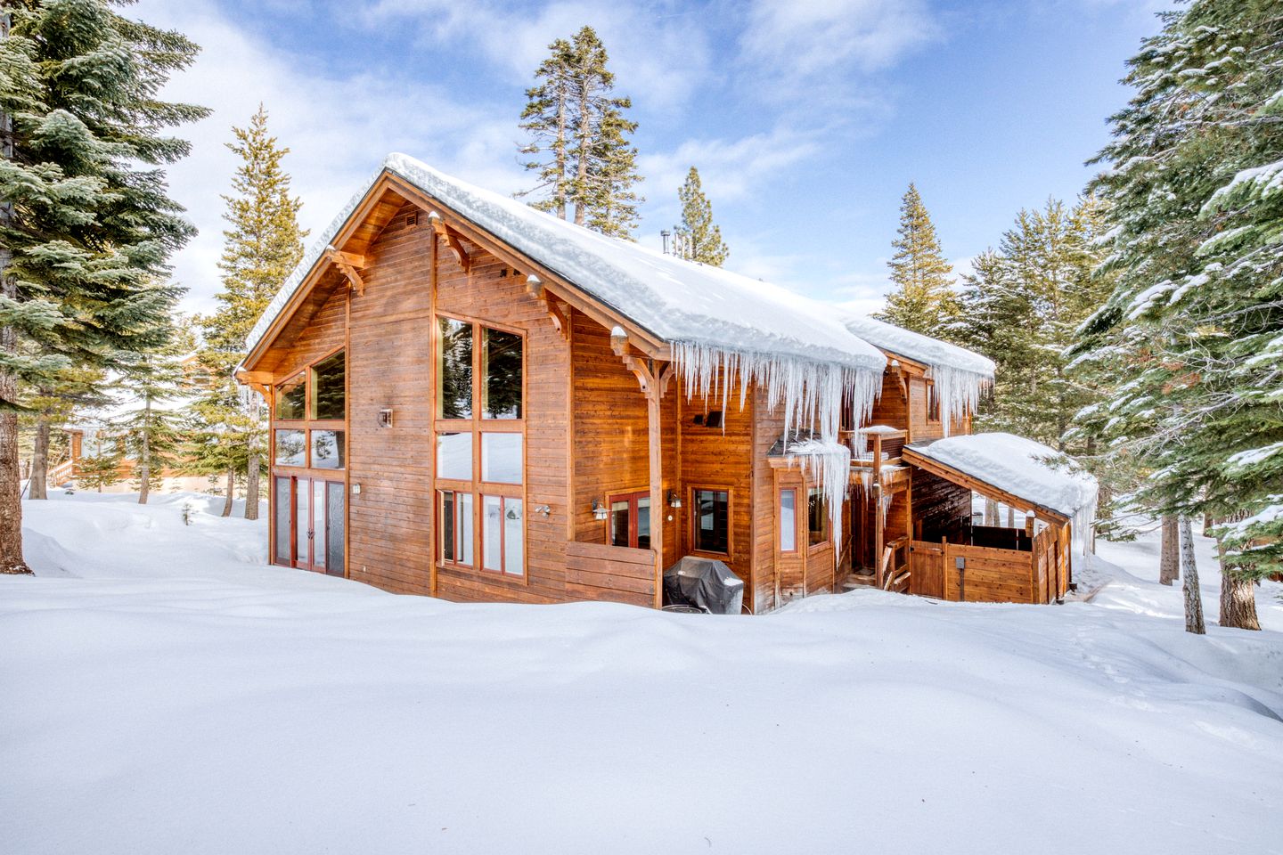 Luxury Cabin with a Private Hot Tub in Tahoe Donner, California