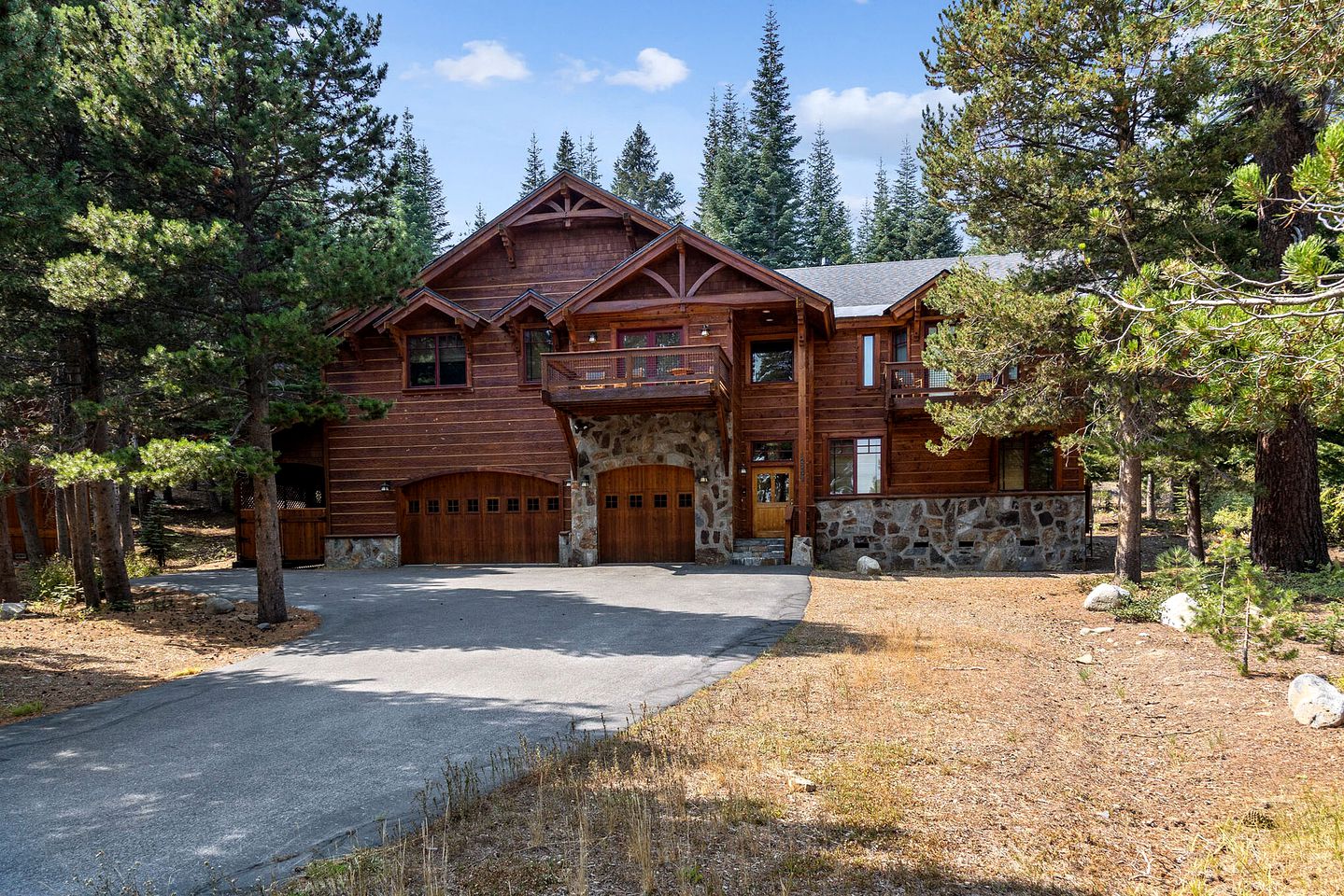 Luxury Cabin with a Private Hot Tub in Tahoe Donner, California