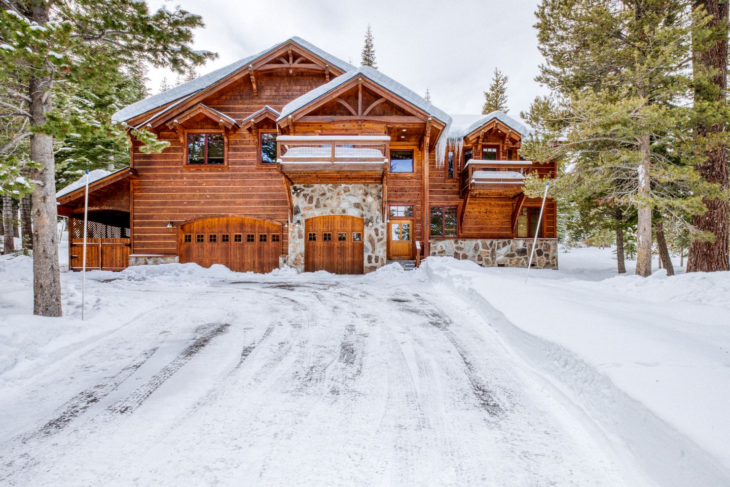 Luxury Cabin with a Private Hot Tub in Tahoe Donner, California