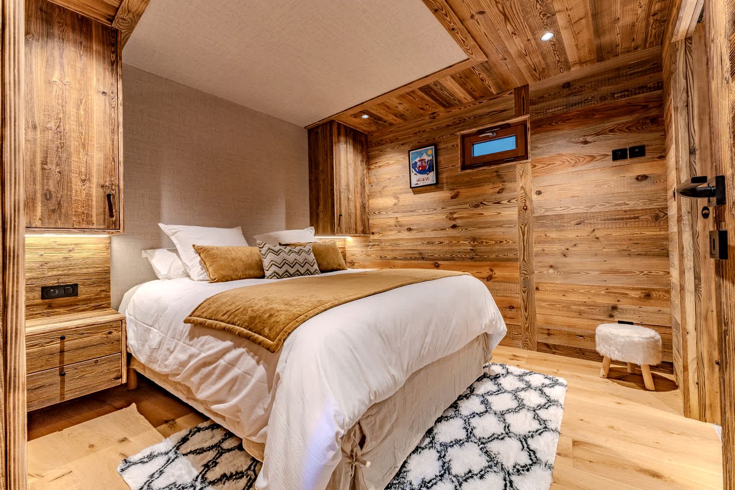 Luxury Chalet with Jacuzzi & Sauna near Ski Lifts in Megève, French Alps