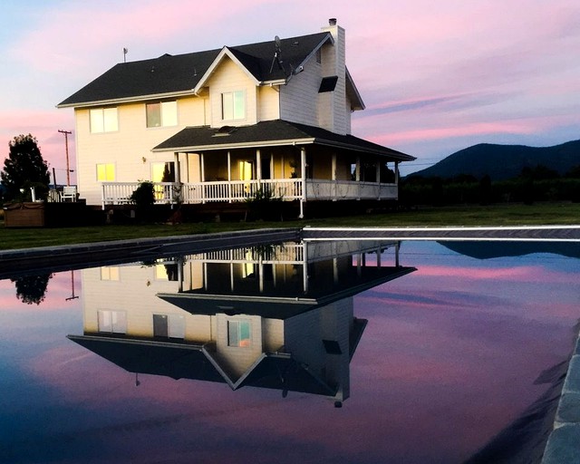 Cottages (Lakeport, California, United States)