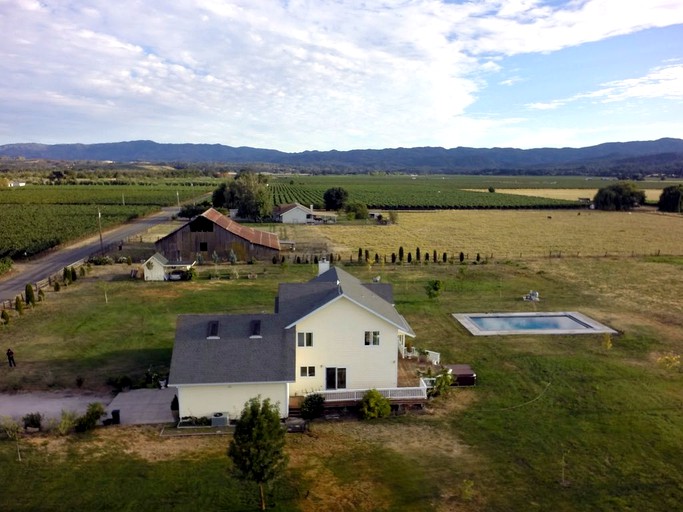 Cottages (Lakeport, California, United States)