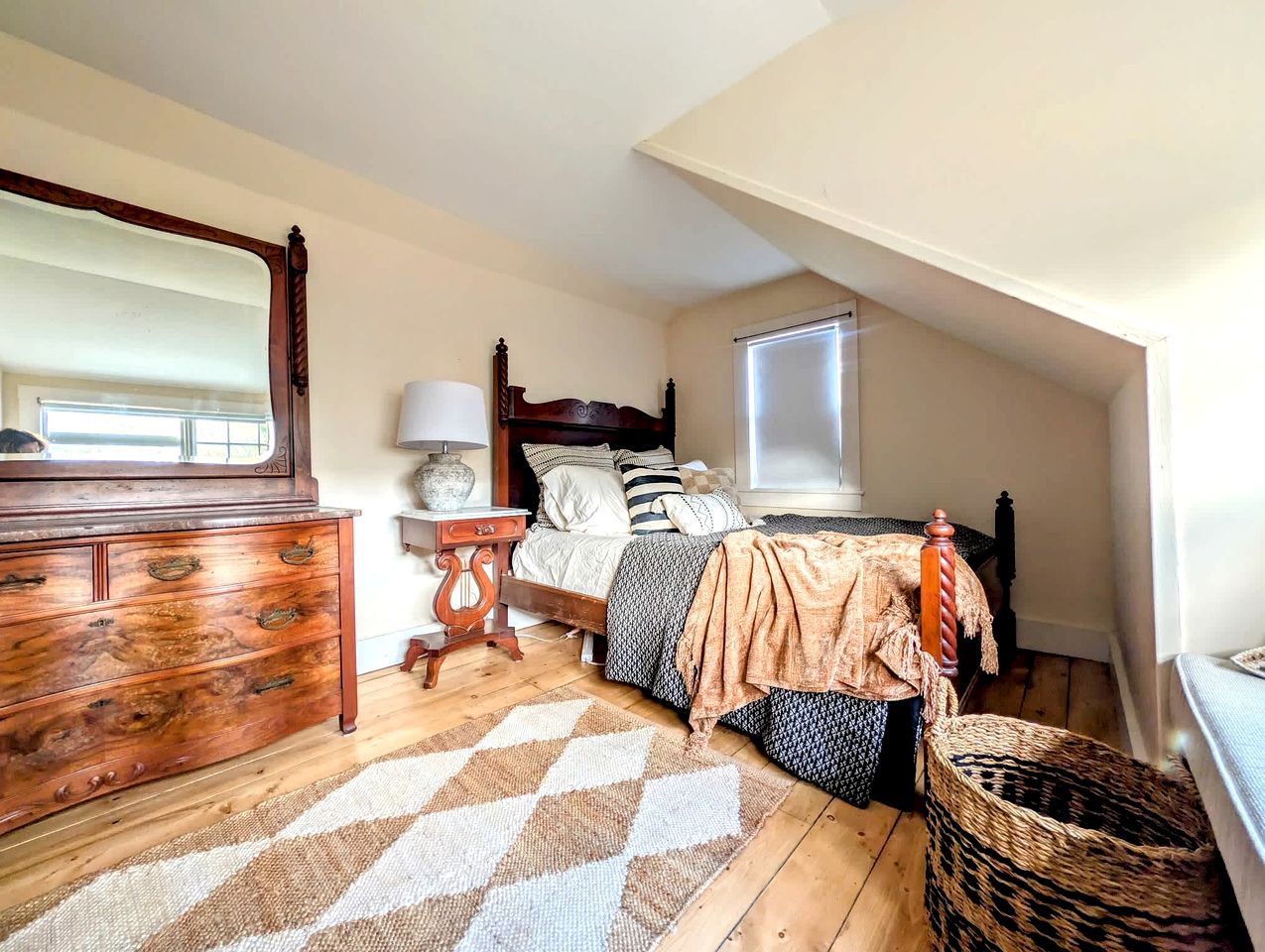 Elegant Luxury Cottage with Fire Pit Near Carrying Place Beach in Surry, Maine