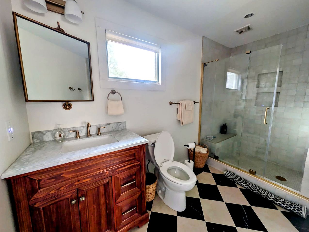 Elegant Luxury Cottage with Fire Pit Near Carrying Place Beach in Surry, Maine