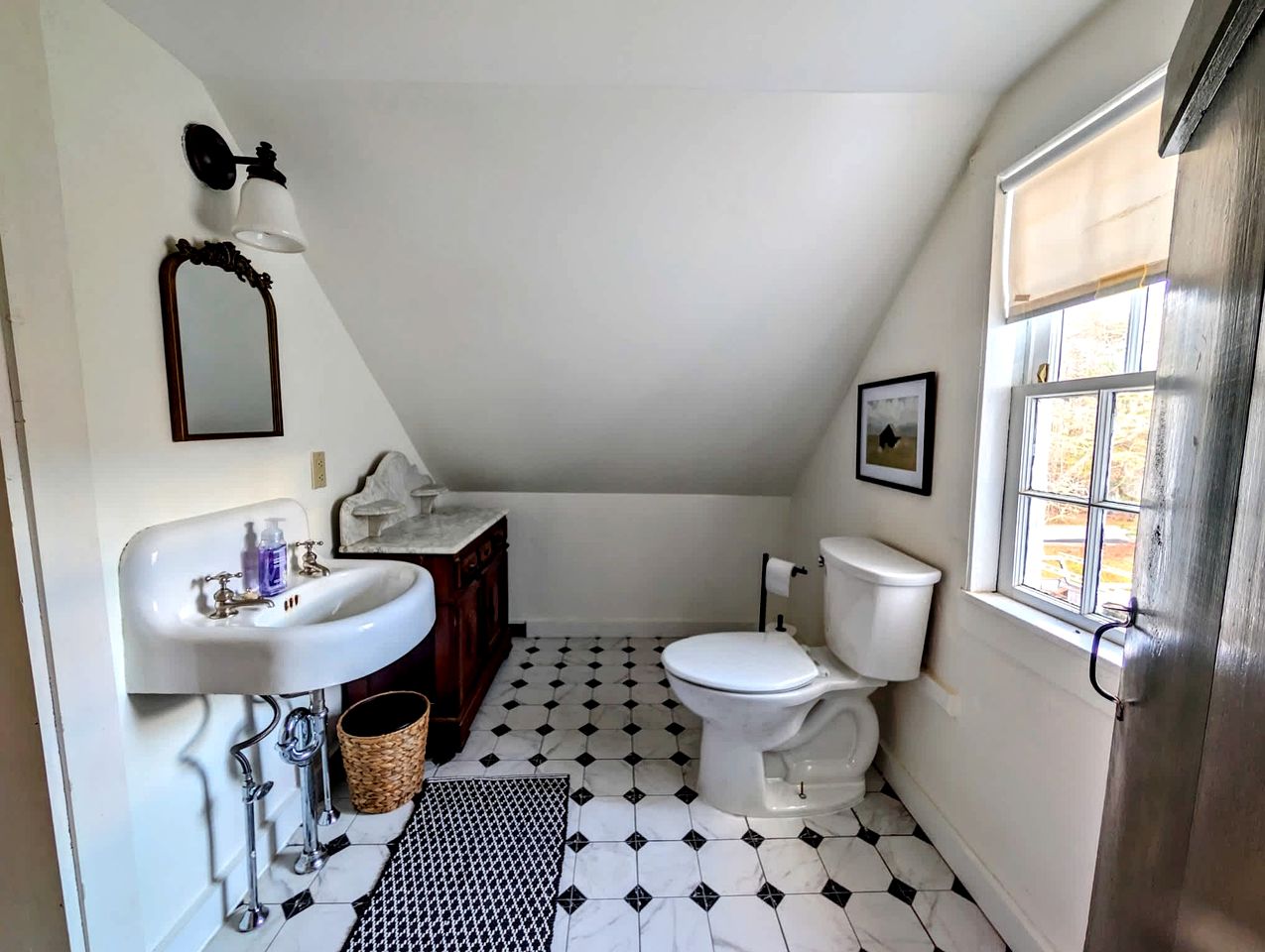 Elegant Luxury Cottage with Fire Pit Near Carrying Place Beach in Surry, Maine