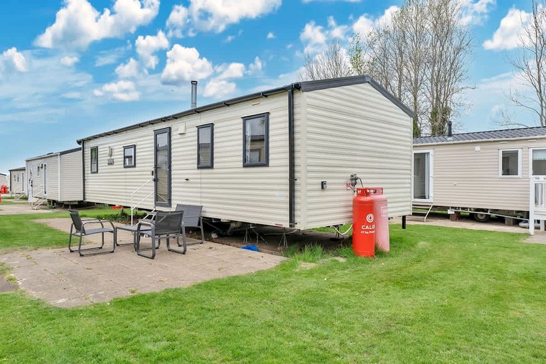 Relaxing Coastal Escape with Pool Fun, Beach Access & Entertainment for All Ages in Scotland, United Kingdom