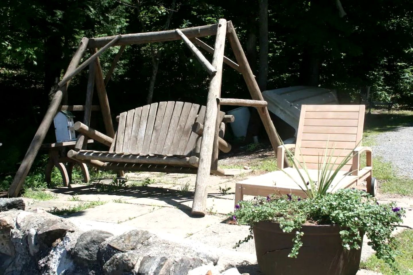 Cozy Lower Apartment in Luxury Cottage Resort Rental in Land O' Lakes Region of Ontario
