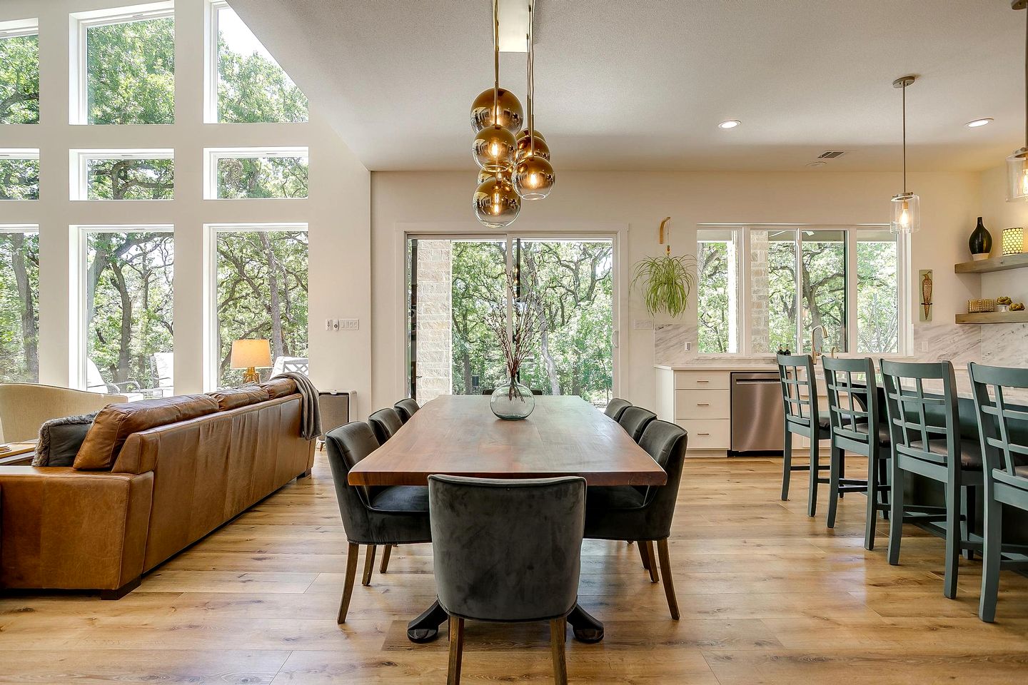 Luxury Cottage on Six Secluded Acres of Private Land, and near Decatur’s Historic Town Square, Texas