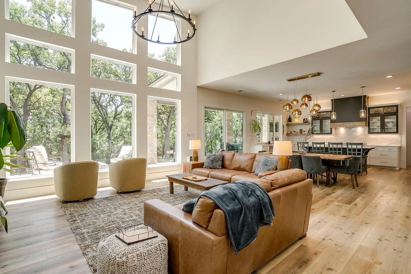 Luxury Cottage on Six Secluded Acres of Private Land, and near Decatur’s Historic Town Square, Texas