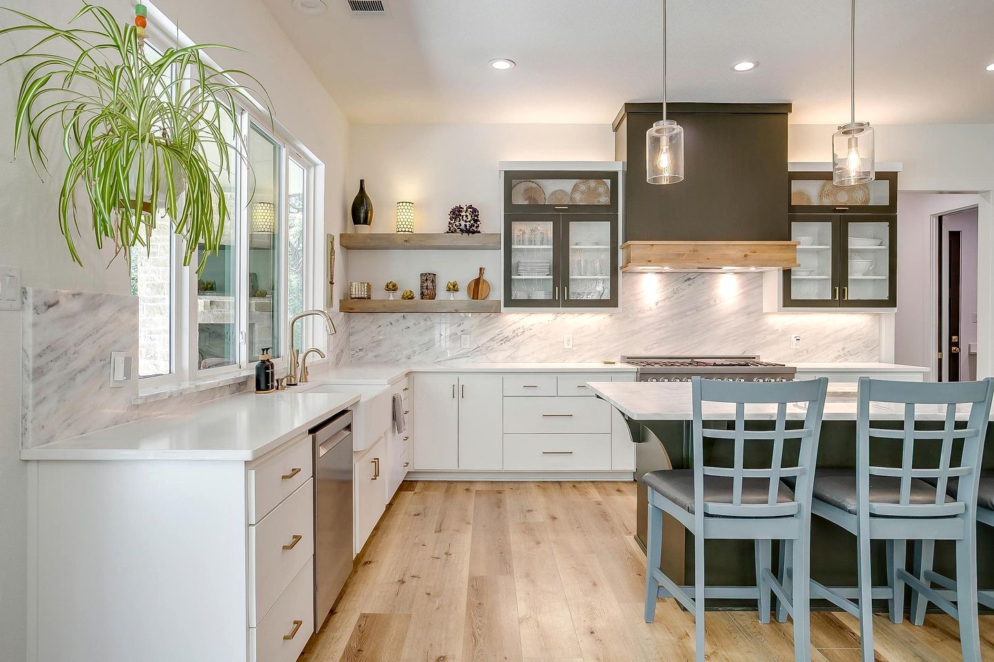 Luxury Cottage on Six Secluded Acres of Private Land, and near Decatur’s Historic Town Square, Texas