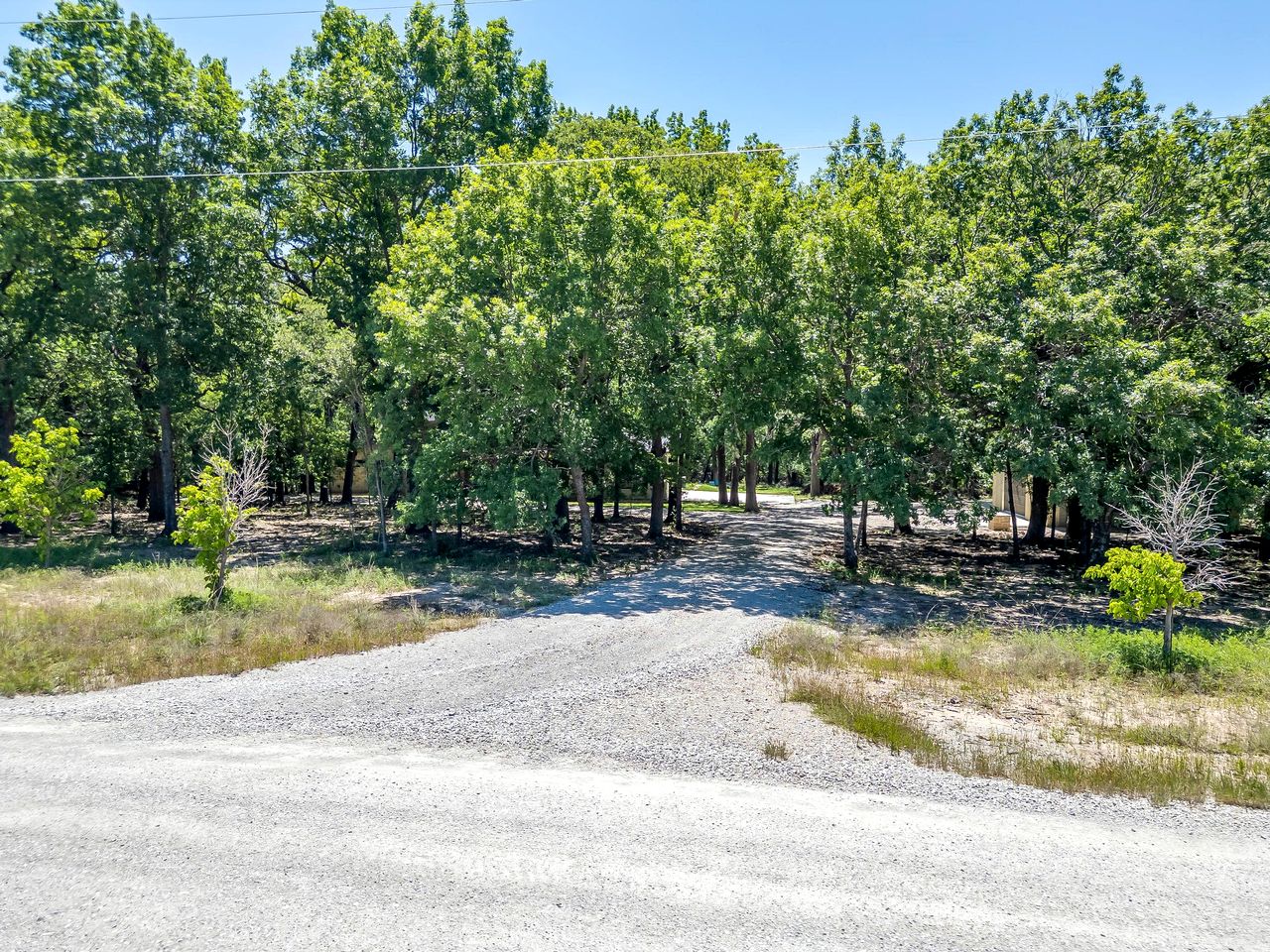 Luxury Cottage on Six Secluded Acres of Private Land, and near Decatur’s Historic Town Square, Texas