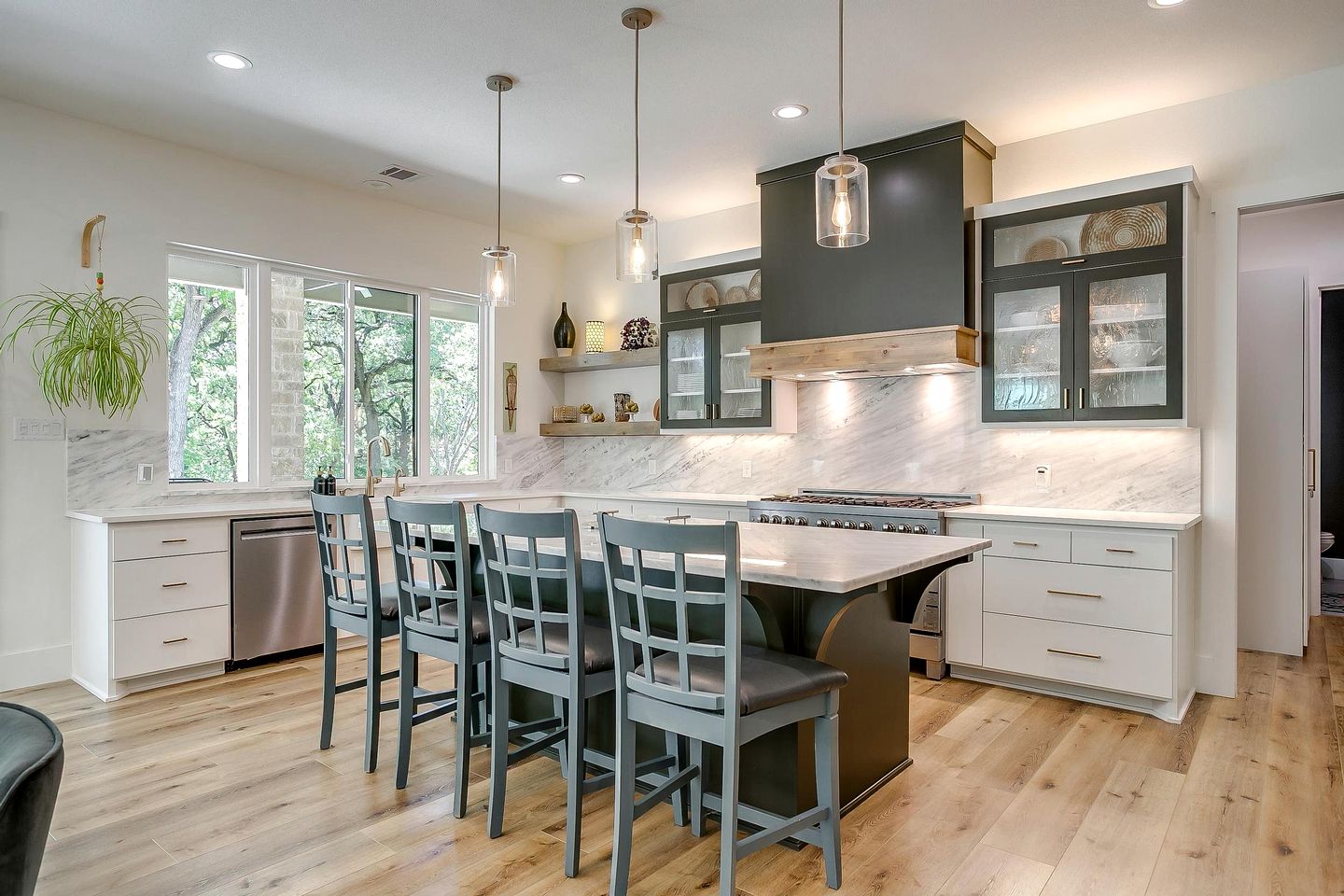 Luxury Cottage on Six Secluded Acres of Private Land, and near Decatur’s Historic Town Square, Texas