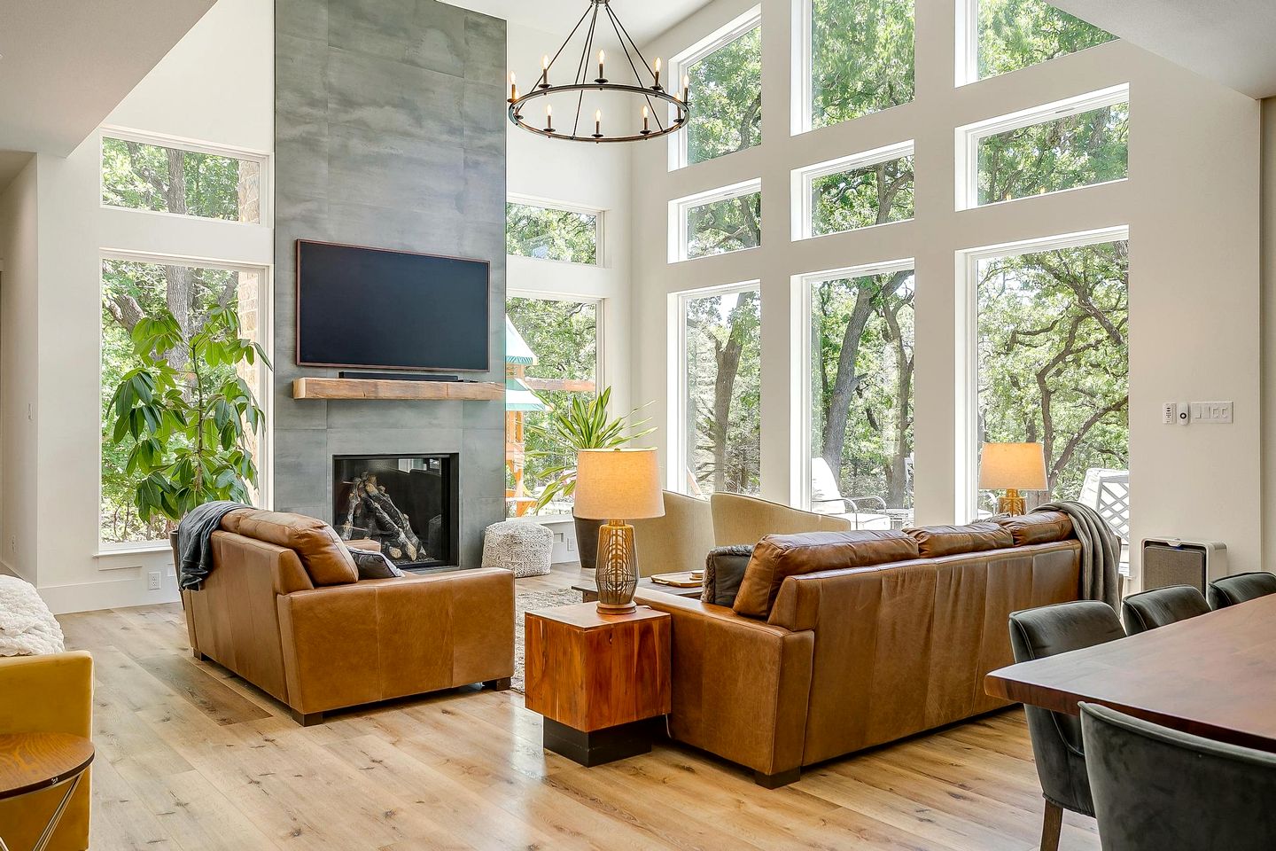 Luxury Cottage on Six Secluded Acres of Private Land, and near Decatur’s Historic Town Square, Texas