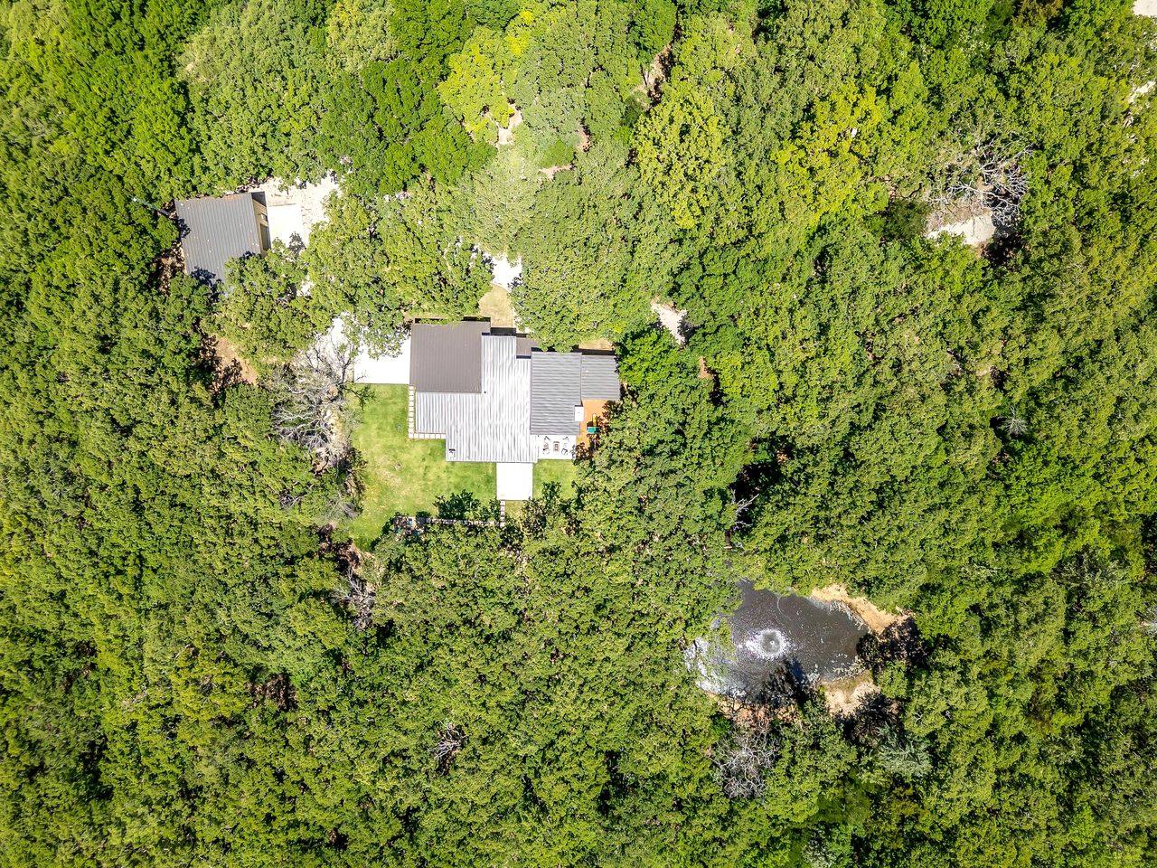 Luxury Cottage on Six Secluded Acres of Private Land, and near Decatur’s Historic Town Square, Texas