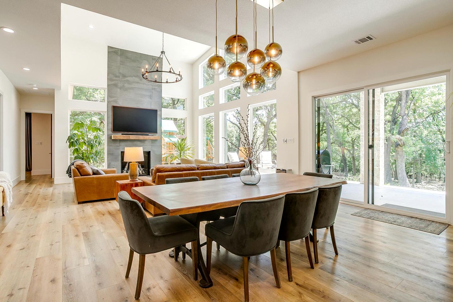 Luxury Cottage on Six Secluded Acres of Private Land, and near Decatur’s Historic Town Square, Texas