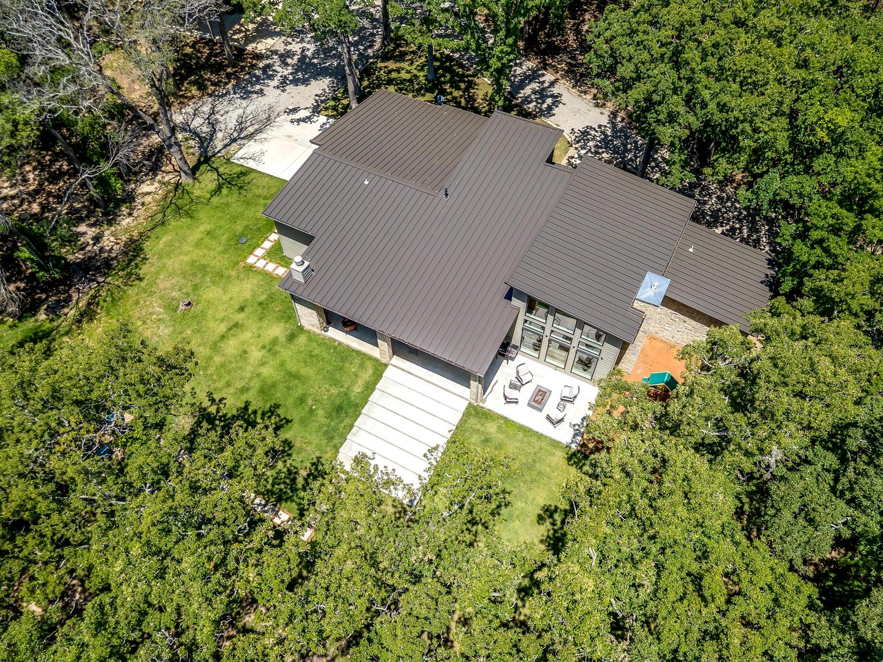 Luxury Cottage on Six Secluded Acres of Private Land, and near Decatur’s Historic Town Square, Texas