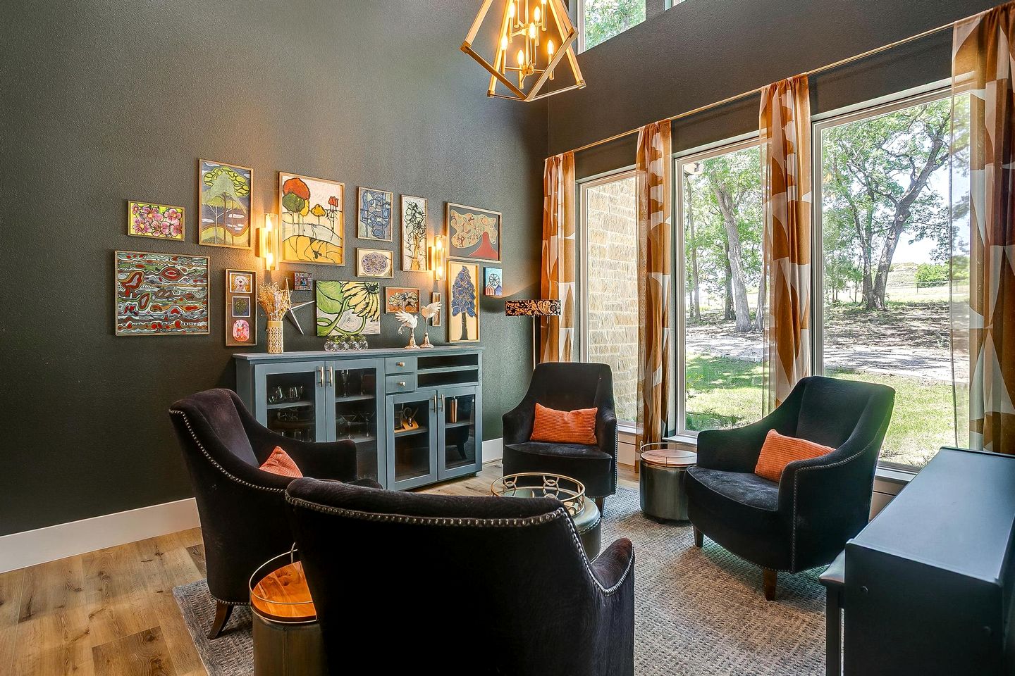 Luxury Cottage on Six Secluded Acres of Private Land, and near Decatur’s Historic Town Square, Texas