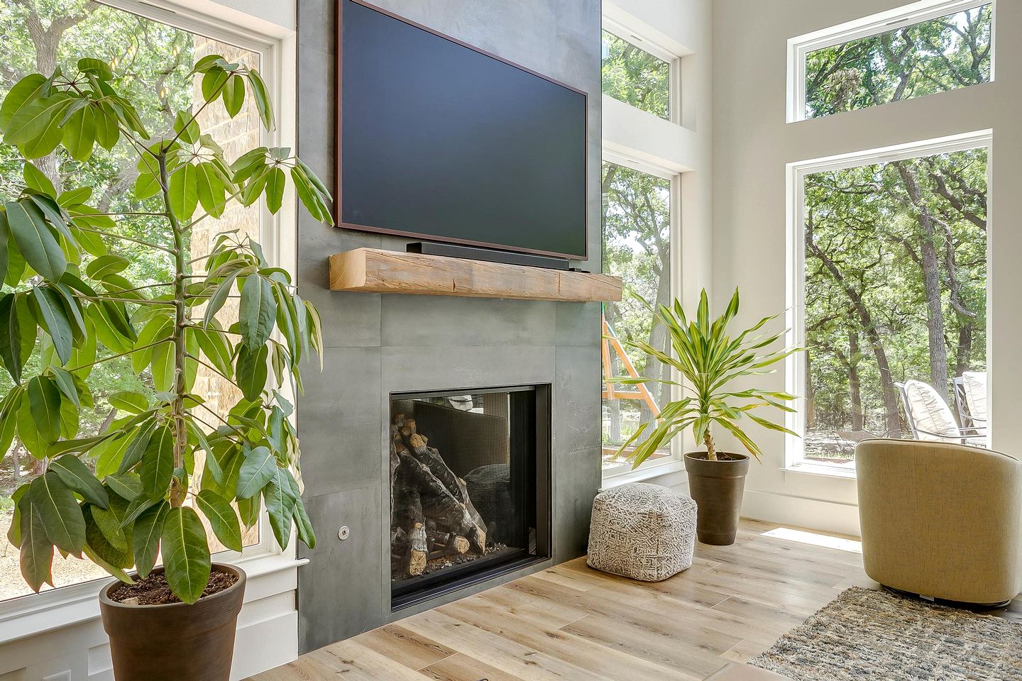 Luxury Cottage on Six Secluded Acres of Private Land, and near Decatur’s Historic Town Square, Texas