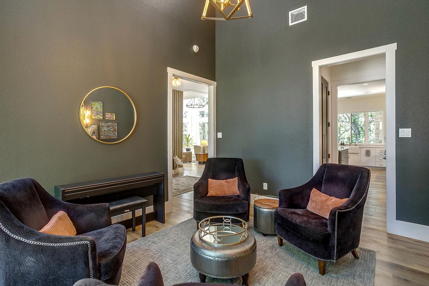 Luxury Cottage on Six Secluded Acres of Private Land, and near Decatur’s Historic Town Square, Texas