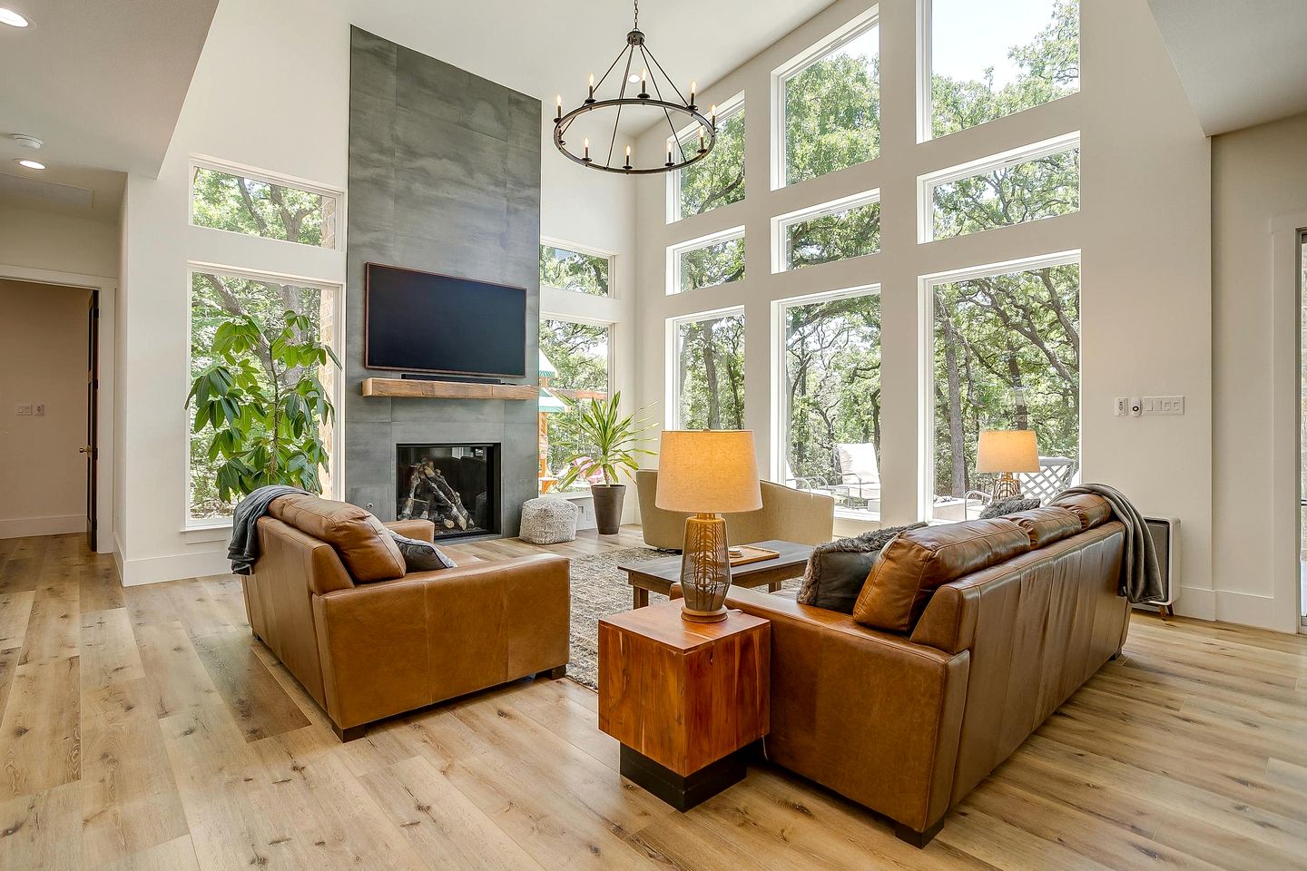 Luxury Cottage on Six Secluded Acres of Private Land, and near Decatur’s Historic Town Square, Texas