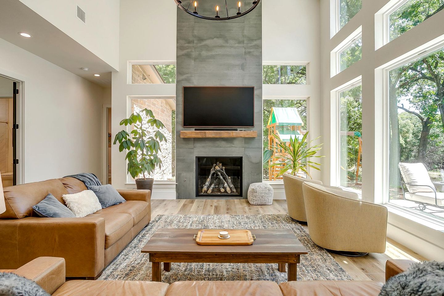 Luxury Cottage on Six Secluded Acres of Private Land, and near Decatur’s Historic Town Square, Texas