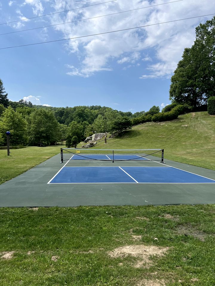 Luxury Cottage Ranch with Hot-Tub, Theater and Pool Table in Watauga County, North Carolina