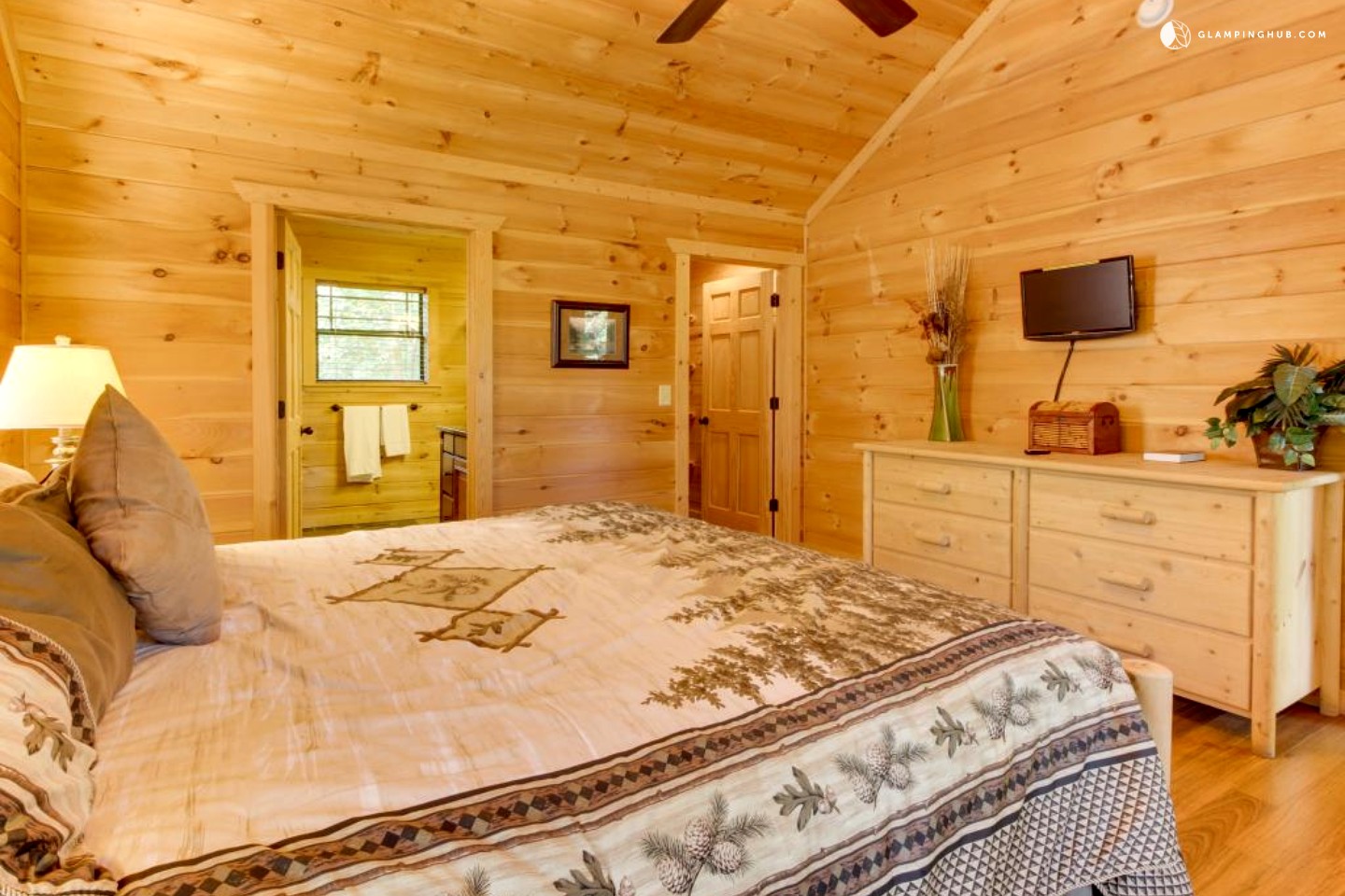DogFriendly Luxury Cabin near Helen,
