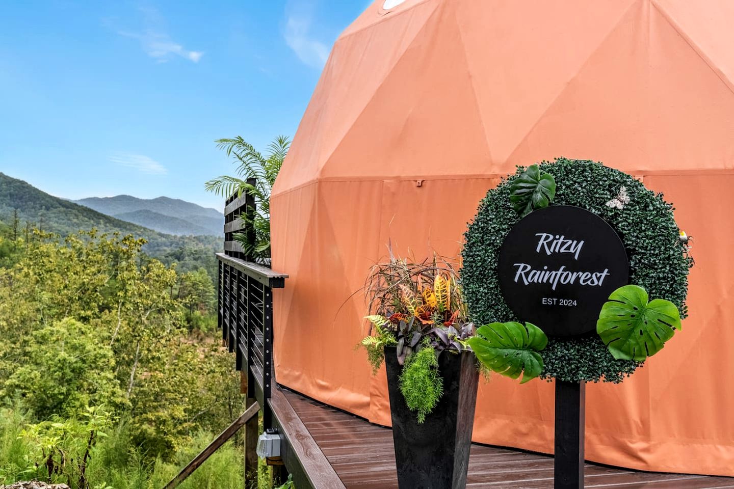 Luxury Dome Near Great Smoky Mountains National Park, Tennessee