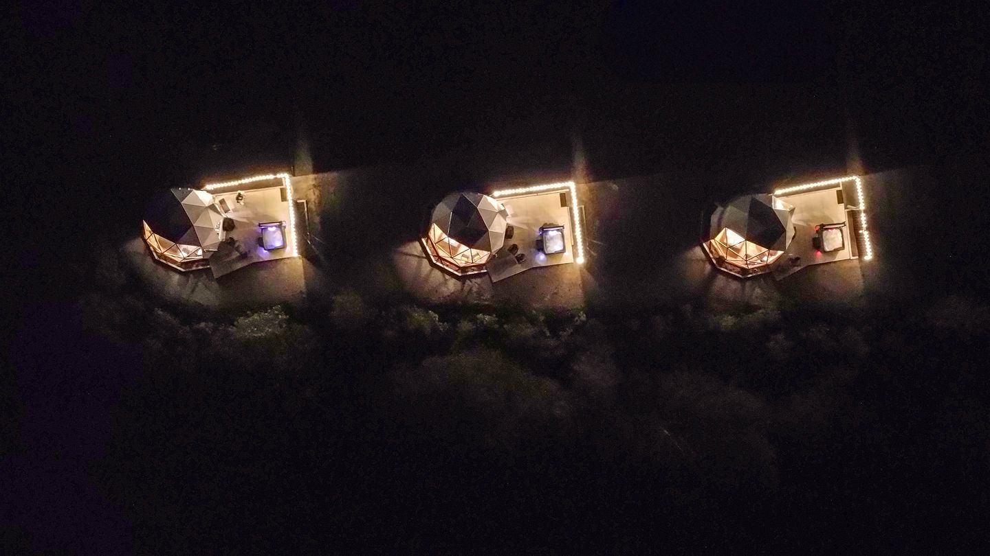 Luxury Dome with Hot Tub for Relaxing Glamping Escapes to Flatlands, New Brunswick