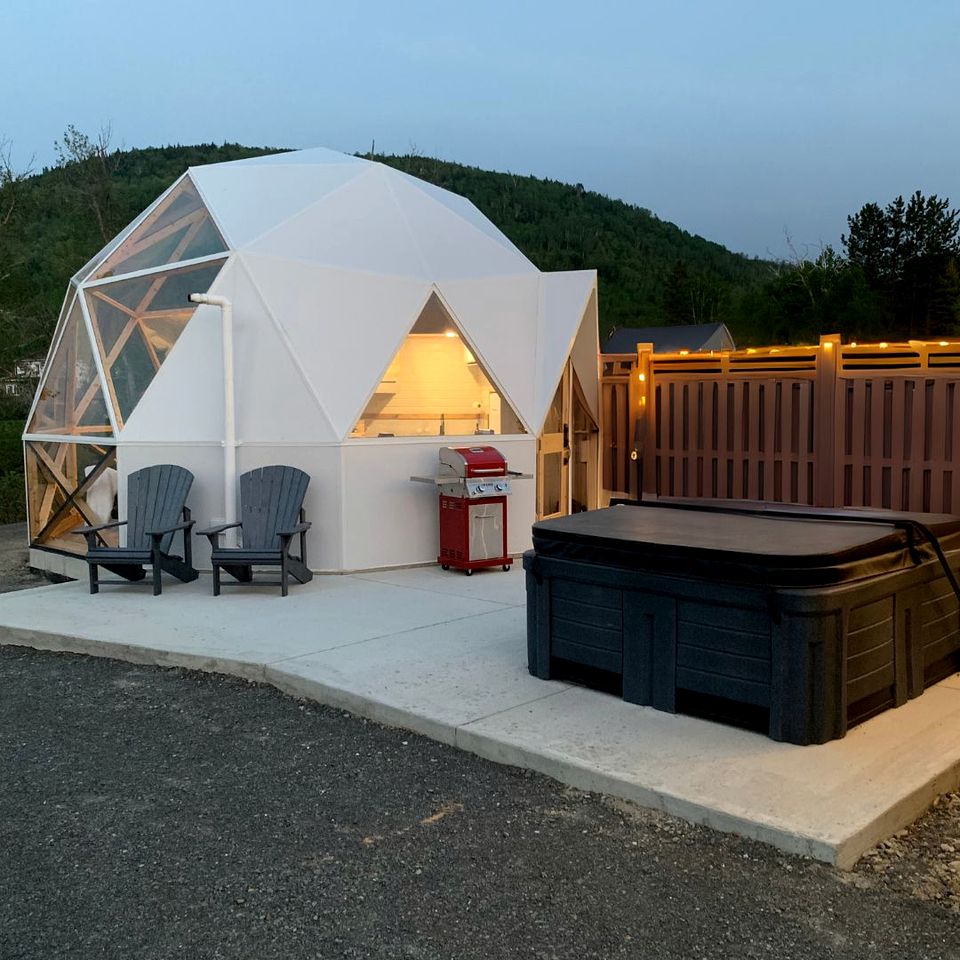 Luxury Dome with Hot Tub for Relaxing Glamping Escapes to Flatlands, New Brunswick