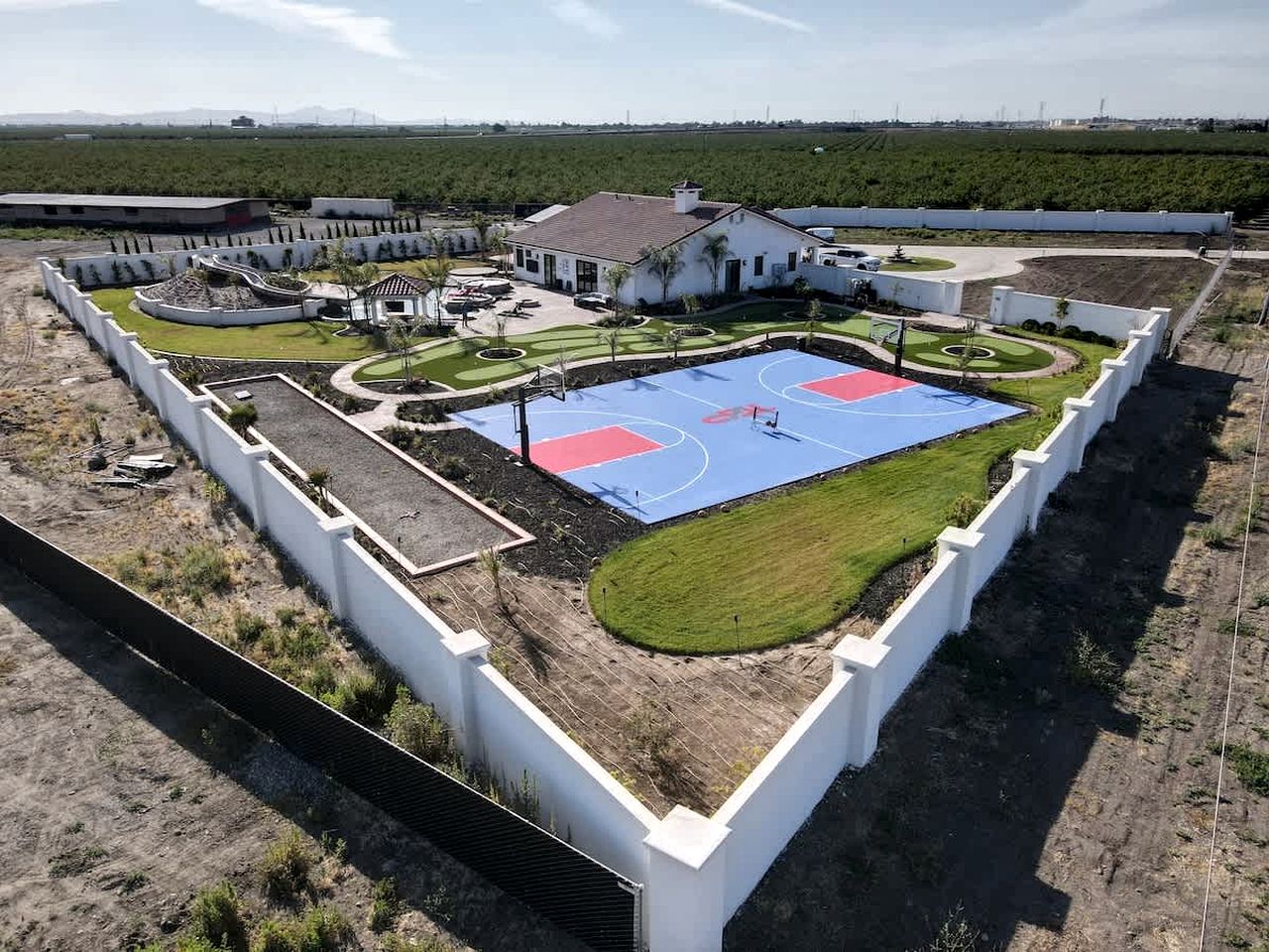 Family-Friendly Vacation Home with Pool, Sports Courts & Event Space near Tracy Sky-Dive Center – Tracy, California