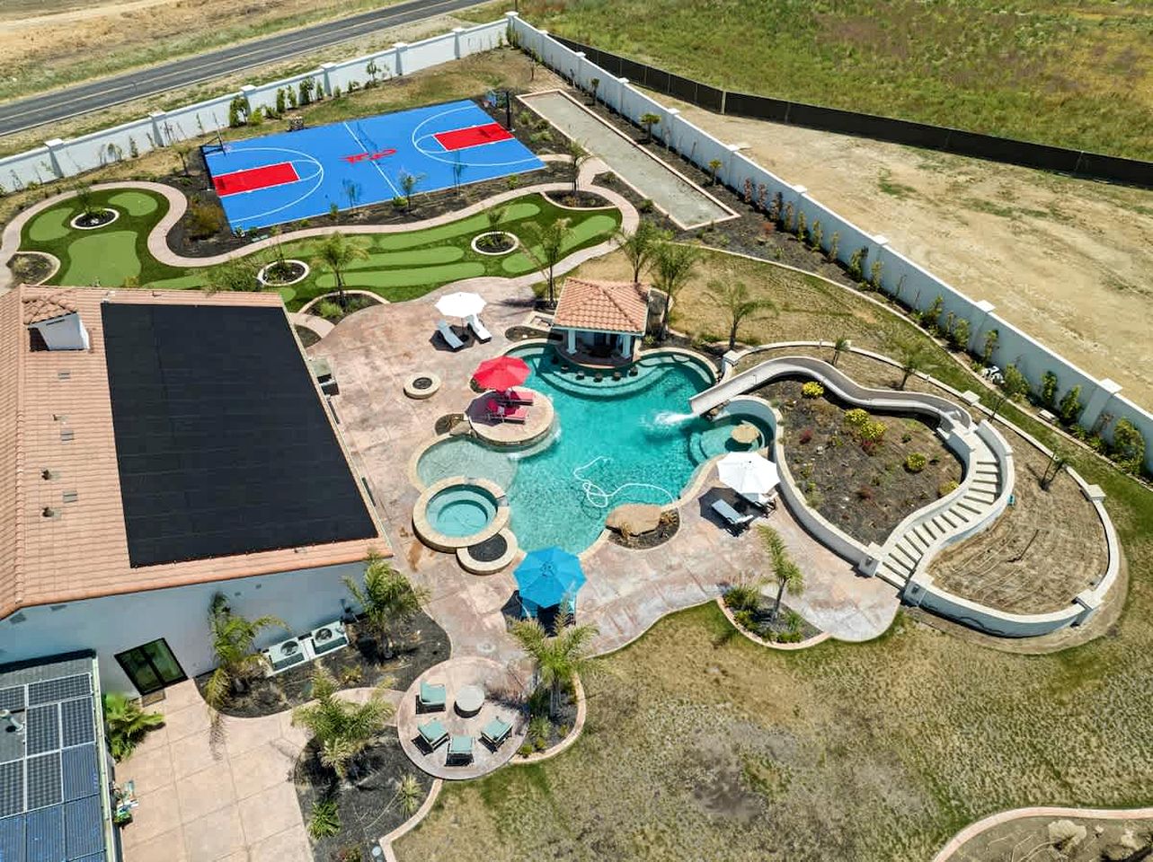 Family-Friendly Vacation Home with Pool, Sports Courts & Event Space near Tracy Sky-Dive Center – Tracy, California