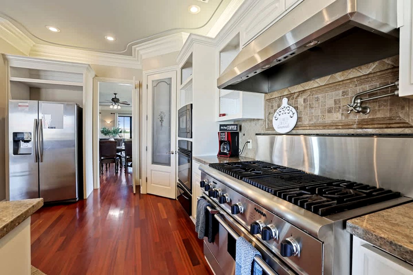 Family-Friendly Vacation Home with Pool, Sports Courts & Event Space near Tracy Sky-Dive Center – Tracy, California