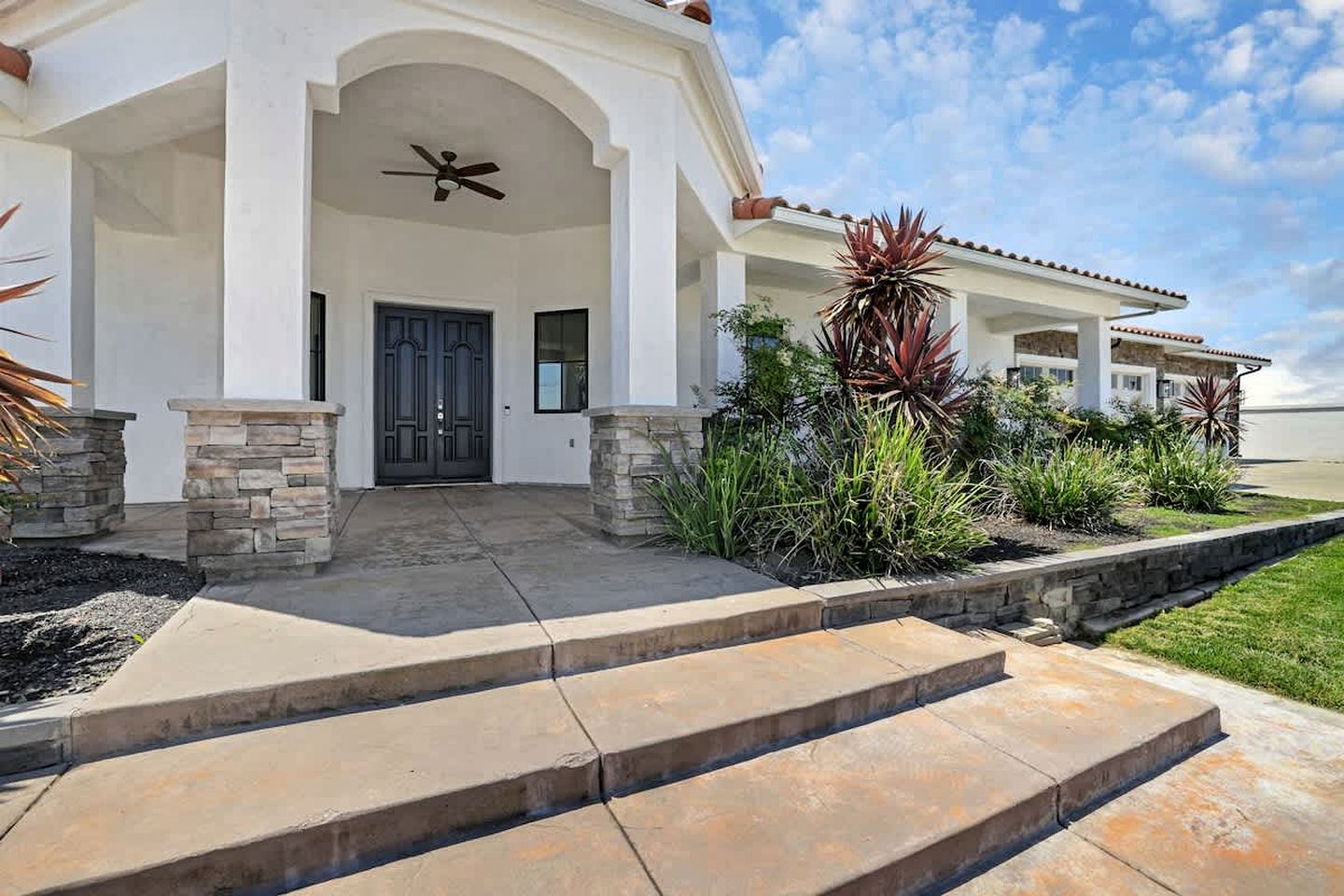 Family-Friendly Vacation Home with Pool, Sports Courts & Event Space near Tracy Sky-Dive Center – Tracy, California