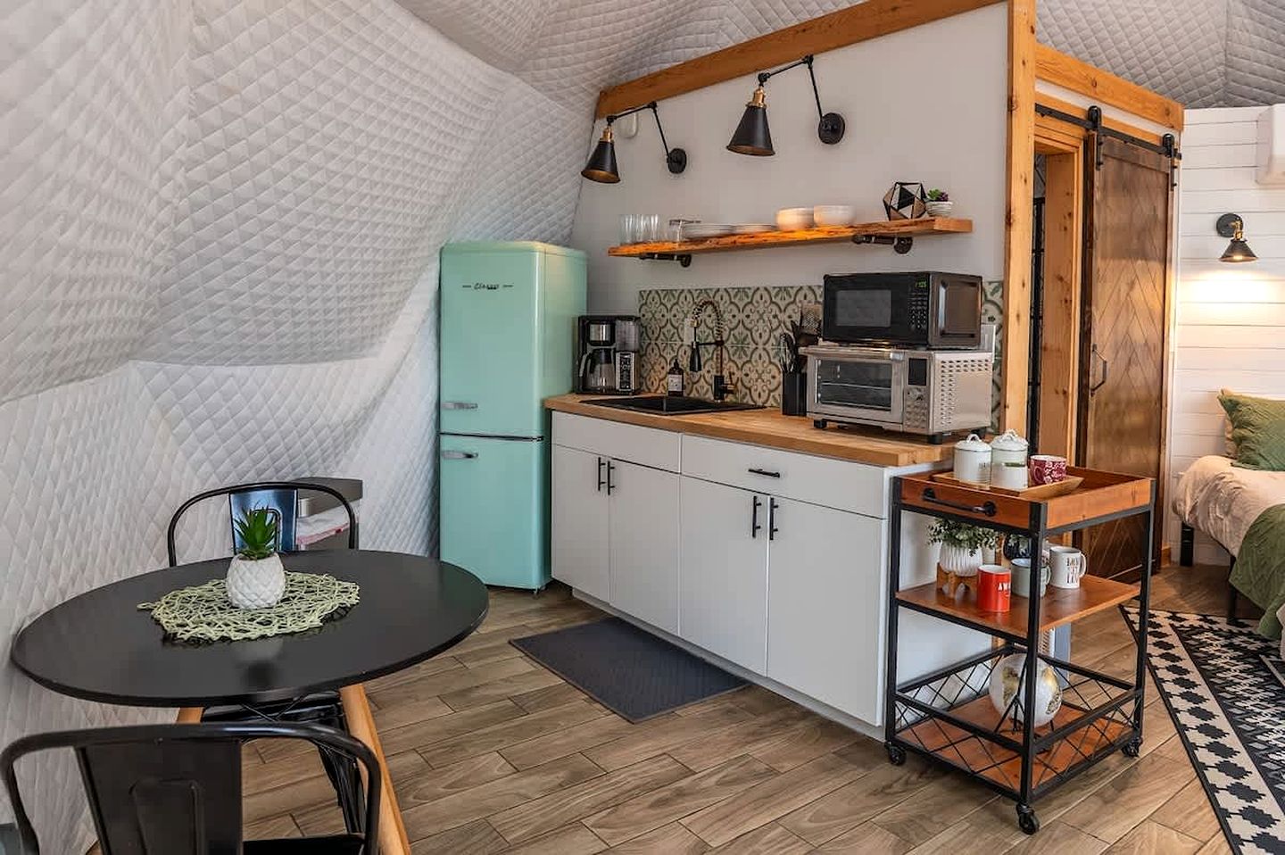 Luxury Fully Equipped Dome with Hot-Tub and Impressive Deck in Tennessee