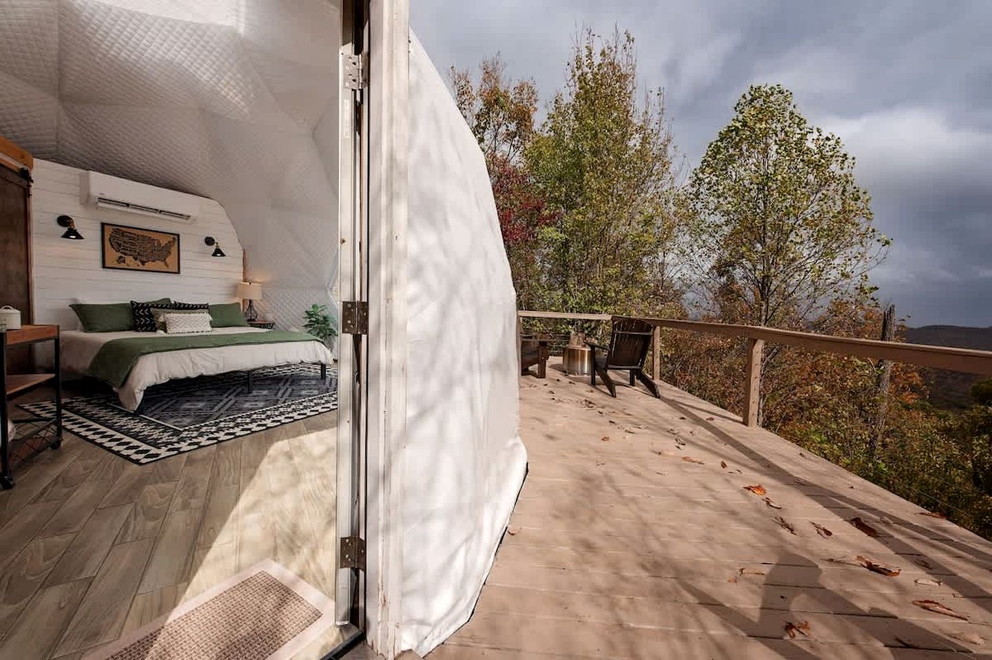 Luxury Fully Equipped Dome with Hot-Tub and Impressive Deck in Tennessee