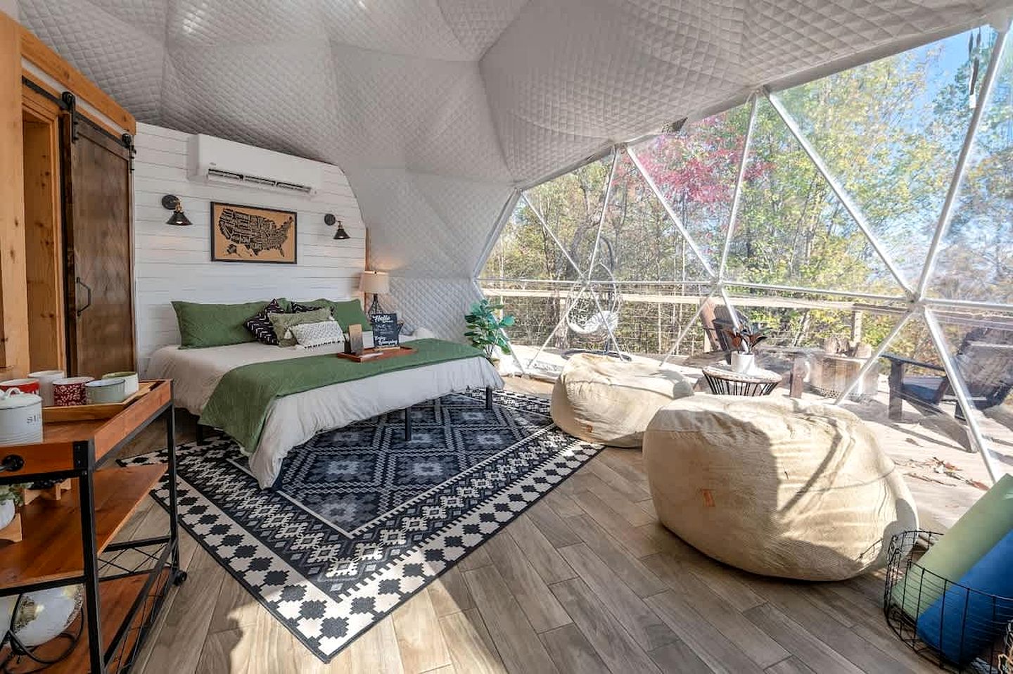 Luxury Fully Equipped Dome with Hot-Tub and Impressive Deck in Tennessee