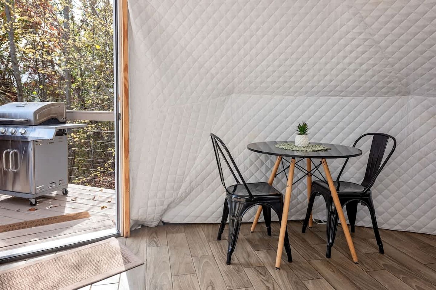 Luxury Fully Equipped Dome with Hot-Tub and Impressive Deck in Tennessee