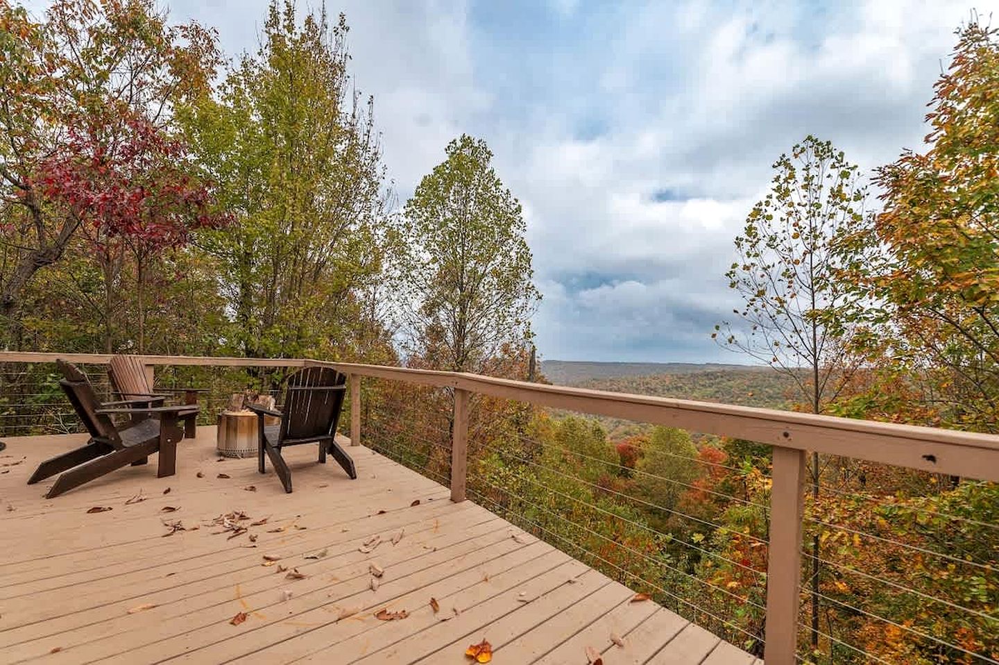 Luxury Fully Equipped Dome with Hot-Tub and Impressive Deck in Tennessee