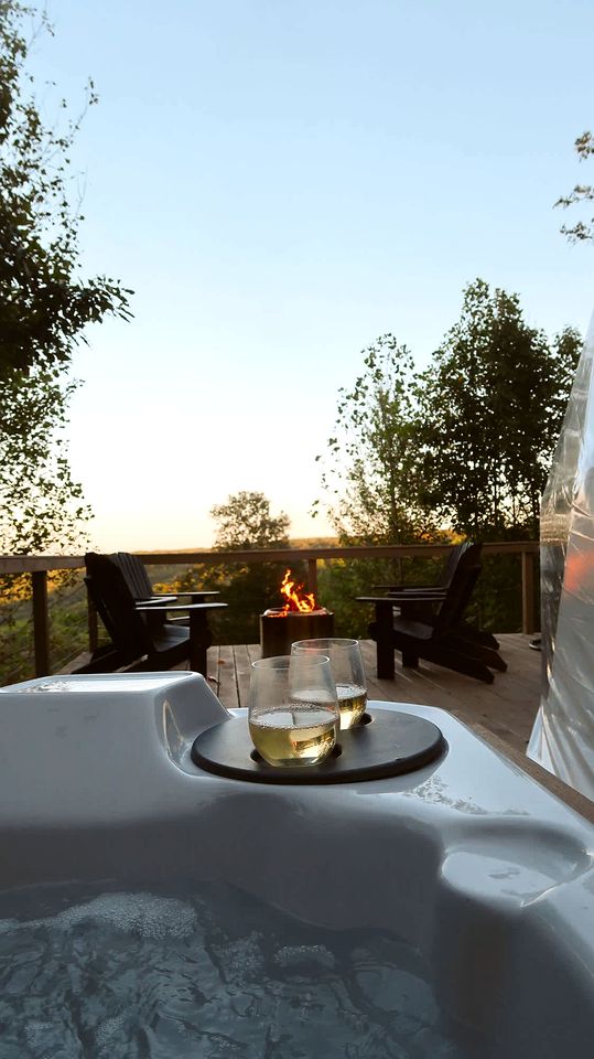 Luxury Fully Equipped Dome with Hot-Tub and Impressive Deck in Tennessee