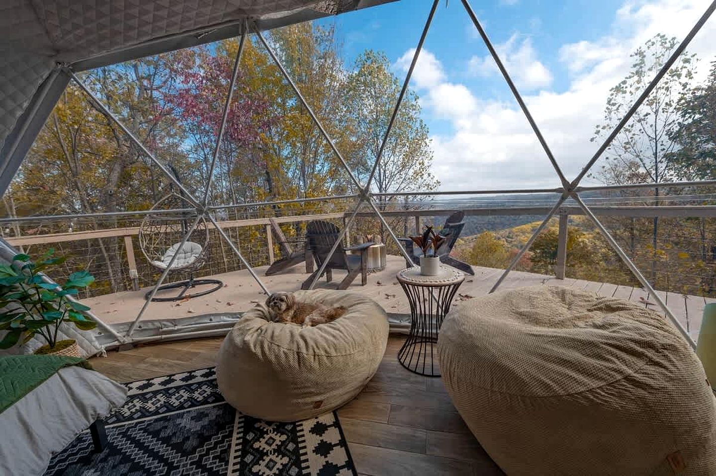 Luxury Fully Equipped Dome with Hot-Tub and Impressive Deck in Tennessee