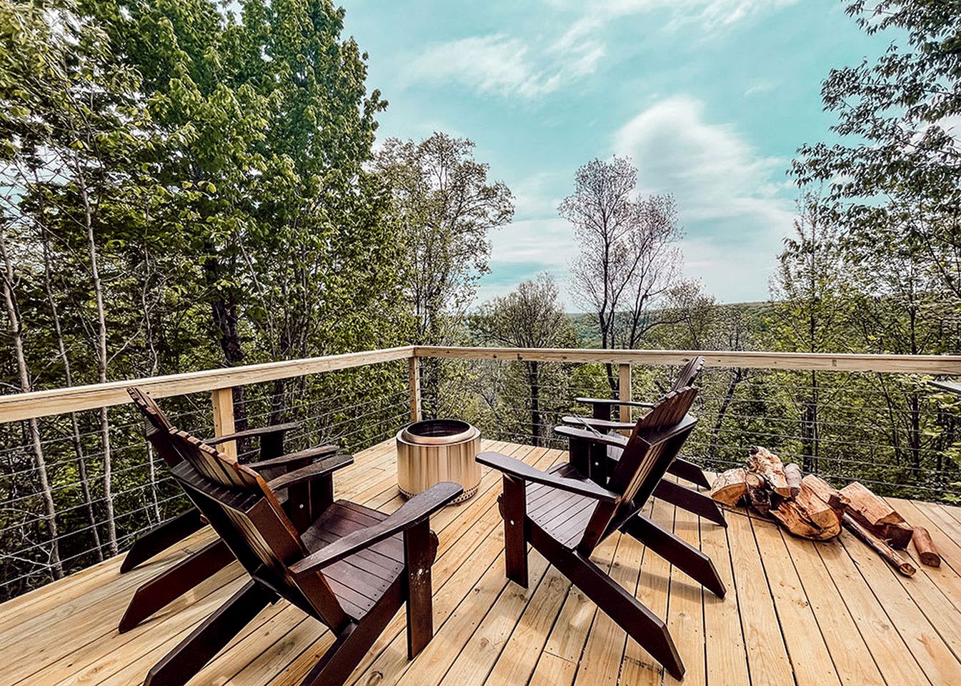 Luxury Fully Equipped Dome with Hot-Tub and Impressive Deck in Tennessee