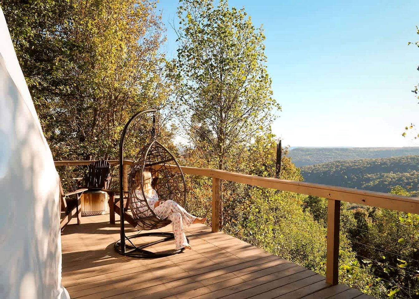 Luxury Fully Equipped Dome with Hot-Tub and Impressive Deck in Tennessee