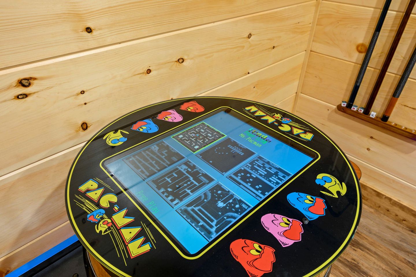 Luxury Gatlinburg Cabin with Game Room & Hot Tub near Trolley in Gatlinburg, Tennessee