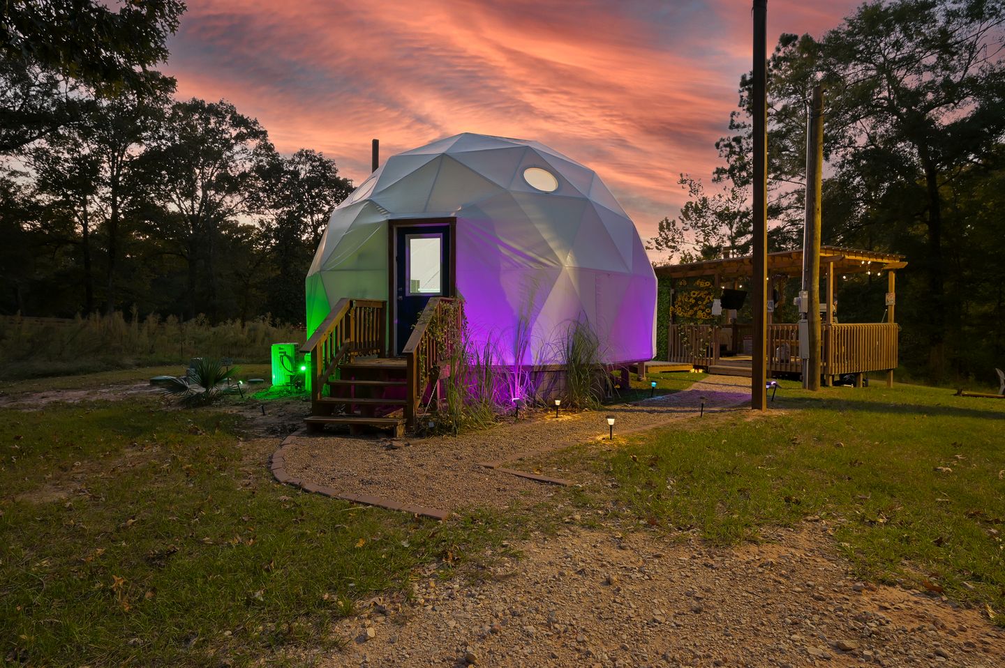Luxury Geo Dome with Hot Tub Perfect for a Glamping Getaway near Houston, Texas