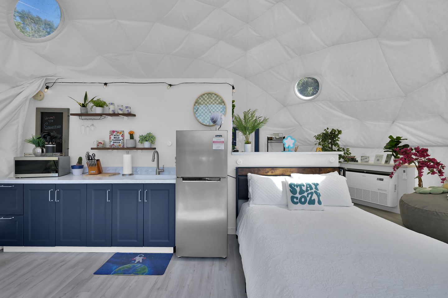 Luxury Geo Dome with Hot Tub Perfect for a Glamping Getaway near Houston, Texas