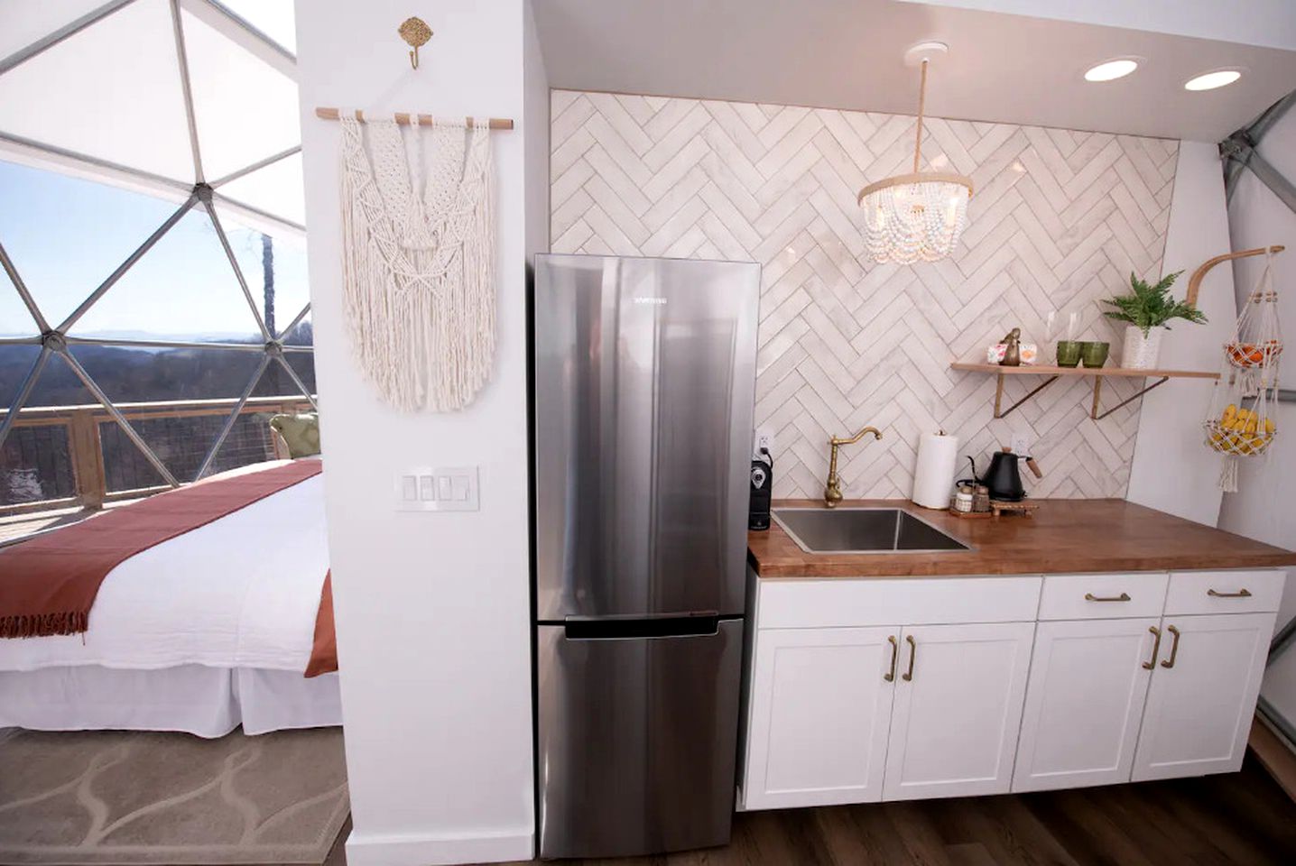 Luxury Geodesic Mountain Dome with Hot Tub in the Vero Mountains, North Carolina